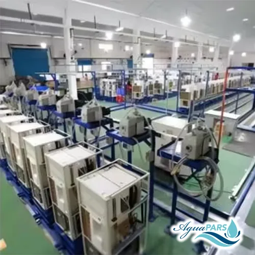 خط مونتاژ دستگاه‌های تولید آب AguaPARS در کارخانه